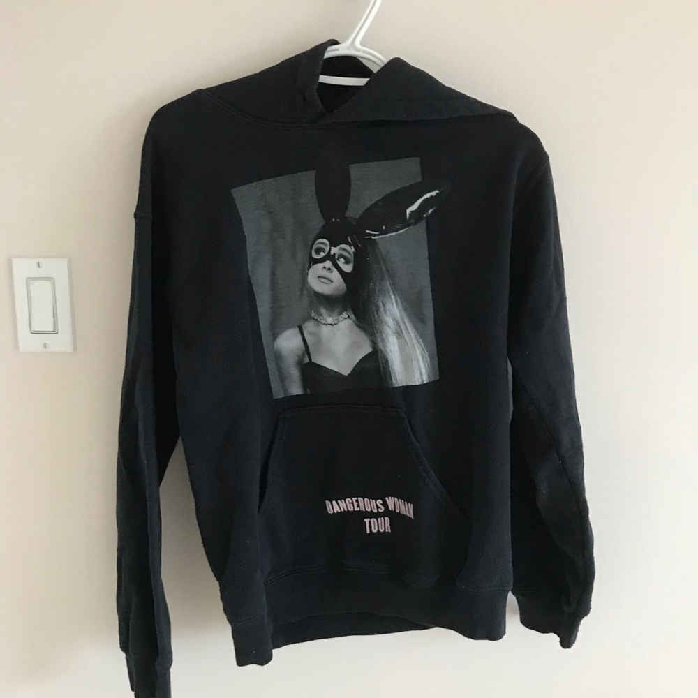 Ariana Grande sweater size S